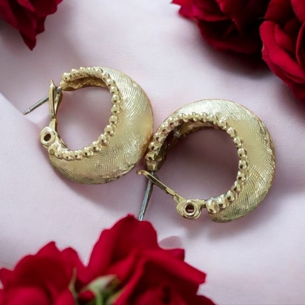 Monet Earrings Hoops pierced lots of detail on these surgical steel studs🌹🌹